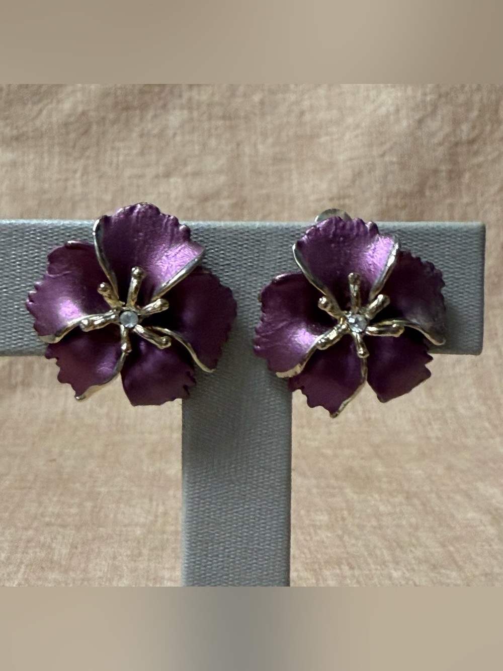 Vintage Purple Enamel Hibiscus Flower
Clip On Earrings w Rhinestone